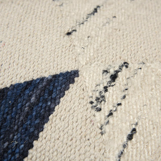 Rizzy Pillows T13843 Natural Lifestyle Image Feature