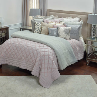 Rizzy BQ4235 Wren Blossom Bedding Lifestyle Image Feature