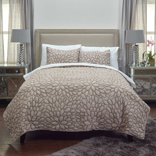 Rizzy BT1571 Petal Blush Natural Bedding Lifestyle Image Feature