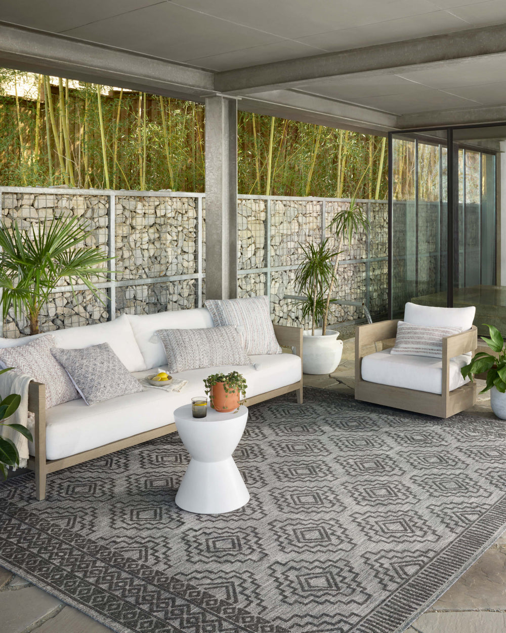 Loloi II Rainier RAI-06 Grey / Charcoal Area Rug Lifestyle Image Feature