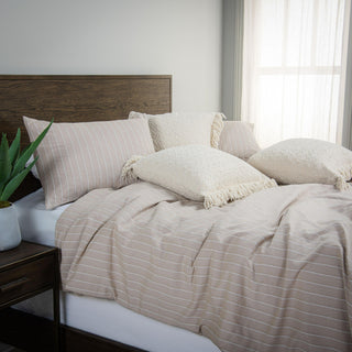 Rizzy Comforter Set BC7332 Natural Bedding Room Image Feature