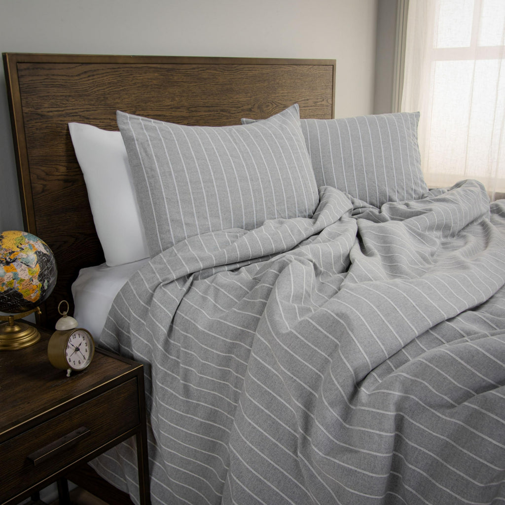 Rizzy Comforter Set BC7446 Grey Bedding Corner Image