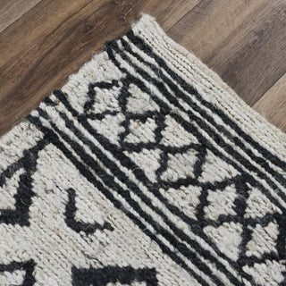 Rizzy Bengal BNL938 Beige / Black Area Rug Angle Image