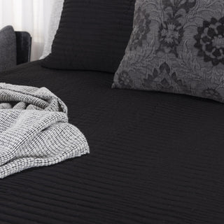 Rizzy Quilts BQ6046 Black Bedding Corner Image