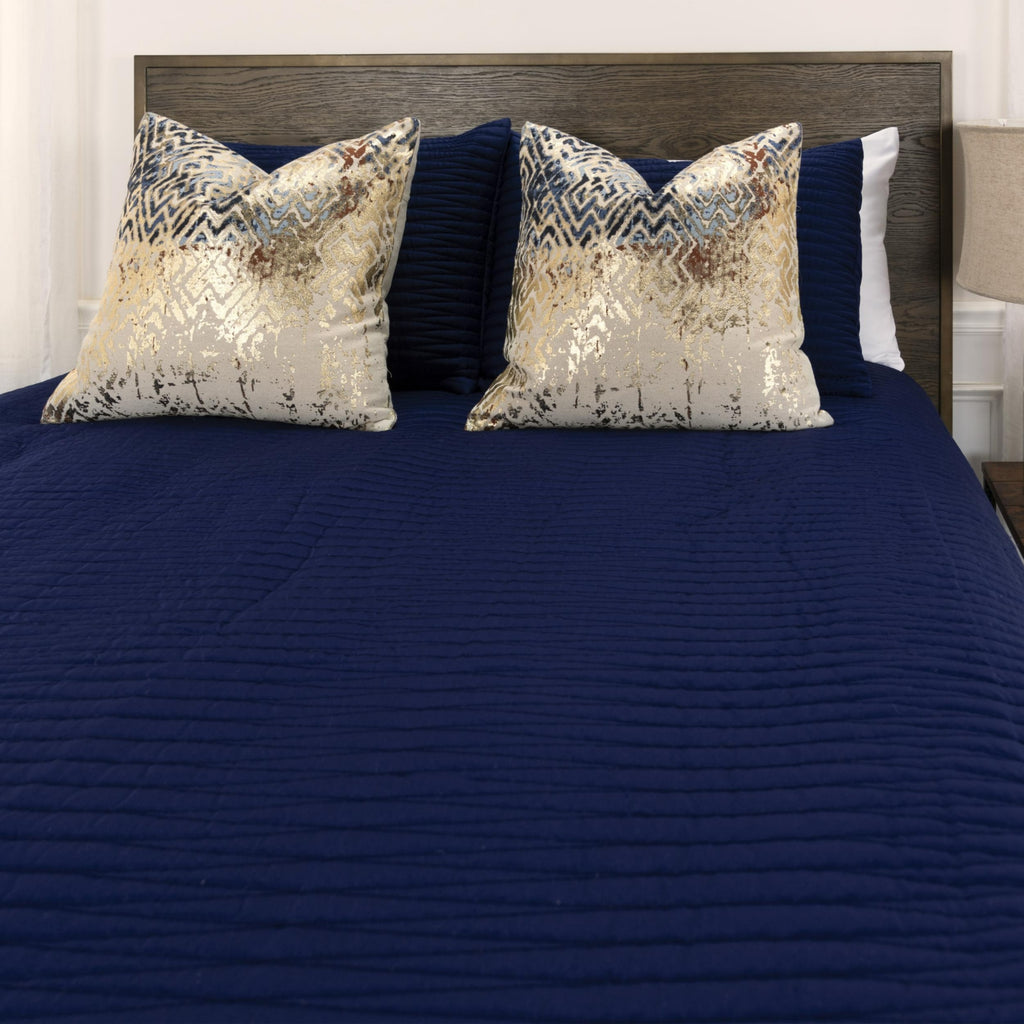 Rizzy Quilts BQ6048 Indigo Bedding Corner Image