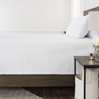 Rizzy Quilts BQ6049 White Bedding Detail Image