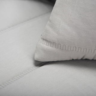 Rizzy Quilts BQ6872 Grey Bedding Corner Image