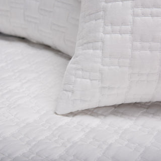 Rizzy Quilts BQ6873 White Bedding Detail Image