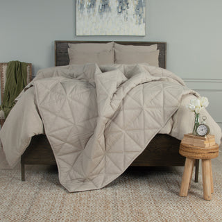 Rizzy Quilts BQ6948 Natural Bedding Room Image Feature