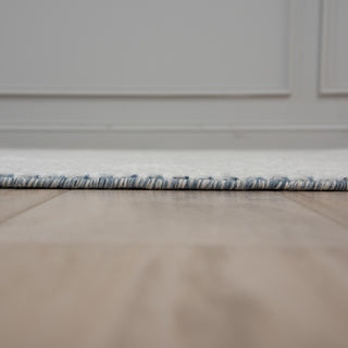 Rizzy Cloud CLD708 Blue Area Rug Edge Image