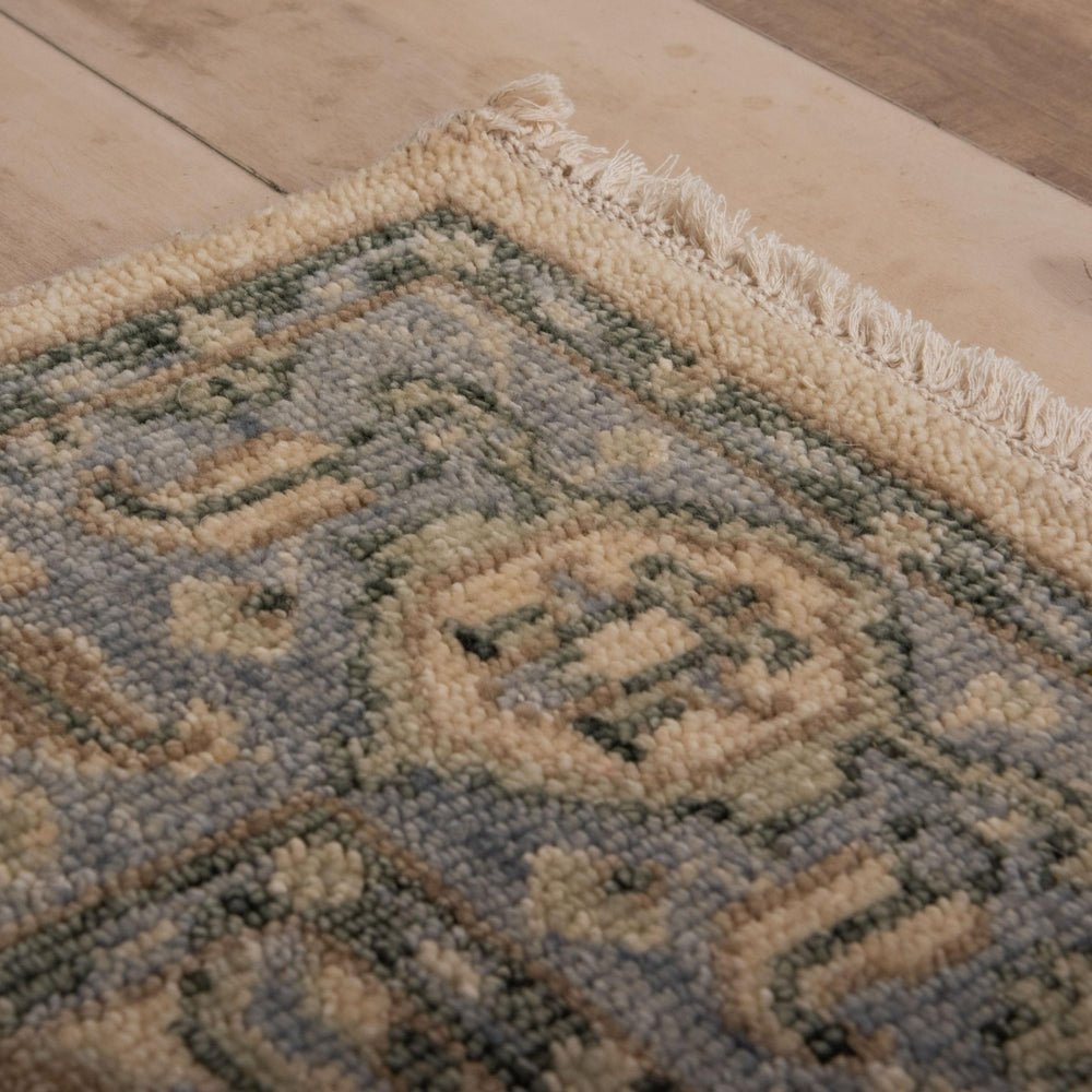 Rizzy Hallmark HAL667 Beige / Gray Area Rug Room Image Feature