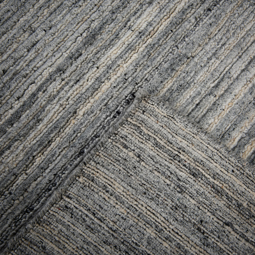 Rizzy Luxe LUX706 Ivory Area Rug Room Image Feature