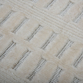 Rizzy Manhattan MAH702 Ivory Area Rug Corner Image