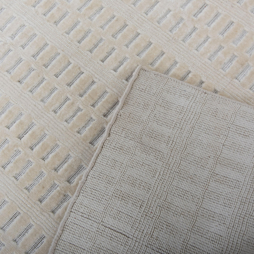 Rizzy Manhattan MAH702 Ivory Area Rug Room Image Feature