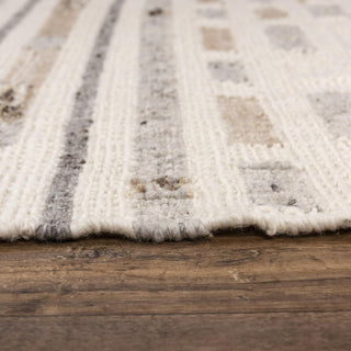 Rizzy Nova NVA945 Silver / Ivory Area Rug Edge Image