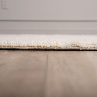 Rizzy Peludo PEL691 Cream Area Rug Edge Image