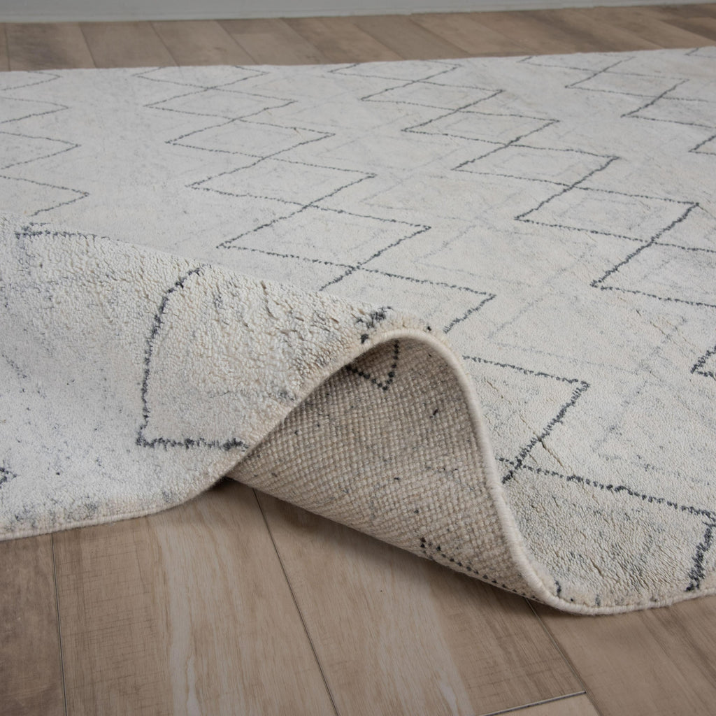 Rizzy Posh PSH001 White / Gray Area Rug main image