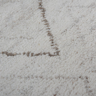 Rizzy Posh PSH002 White / Brown Area Rug Corner Image