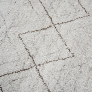 Rizzy Posh PSH002 White / Brown Area Rug Angle Image