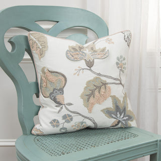 Rizzy Pillows T16218 White Room Image Feature