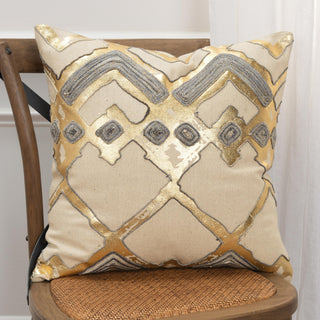 Rizzy Pillows T16326 Natural Room Image Feature