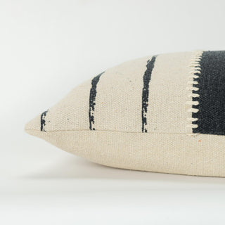 Rizzy Donny Osmond Home T16951 Charcoal / Ivory Detail Image