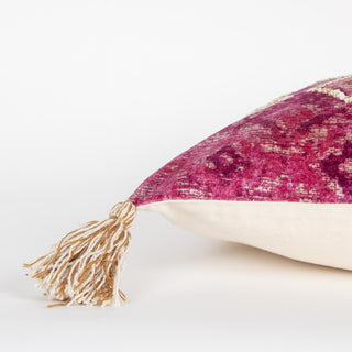 Rizzy Pillows T17406 Pink Detail Image