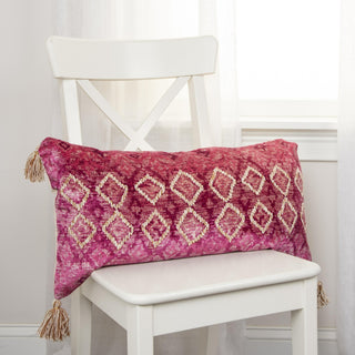 Rizzy Pillows T17406 Pink Room Image Feature
