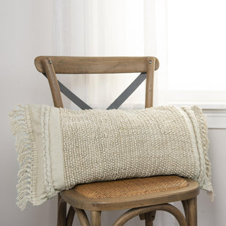 Rizzy Pillows T17542 Natural Room Image Feature