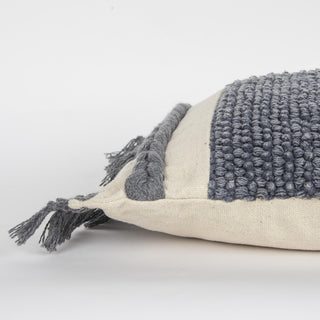 Rizzy Pillows T17544 Grey Detail Image