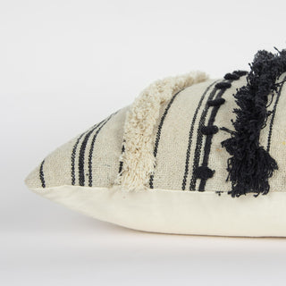 Rizzy Pillows T17596 Natural/Black Detail Image