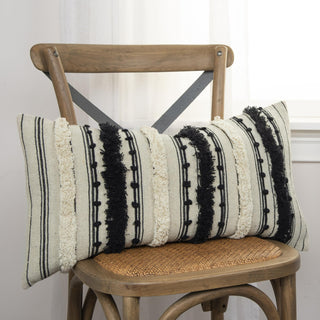 Rizzy Pillows T17596 Natural/Black Room Image Feature