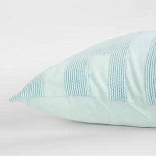Rizzy Pillows T17859 Aqua Detail Image