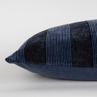 Rizzy Pillows T17925 Navy Detail Image