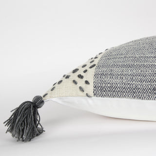 Rizzy Pillows T17941 Ivory/Gray Detail Image
