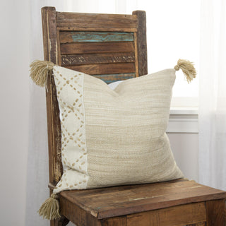 Rizzy Pillows T17944 Ivory/ Blush Room Image Feature