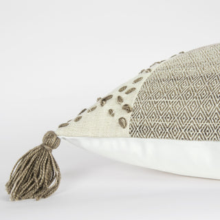 Rizzy Pillows T17945 Ivory/Taupe Detail Image