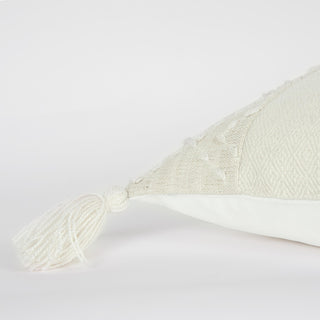 Rizzy Pillows T17946 Ivory/Ivory Detail Image