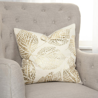 Rizzy Pillows T17971 Ivory/Gold Room Image Feature