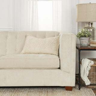Rizzy Pillows T19105 Natural Room Image Feature