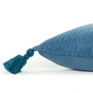 Rizzy Pillows T19124 Teal Detail Image