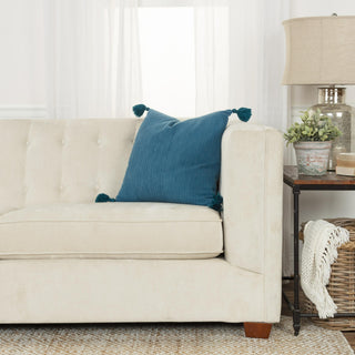 Rizzy Pillows T19124 Teal Room Image Feature