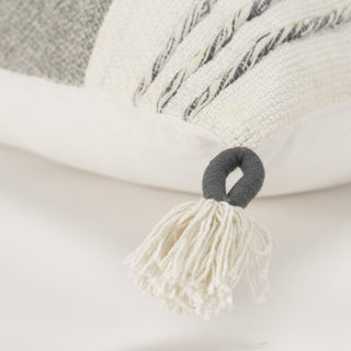 Rizzy Pillows T19624 Grey/White Angle Image