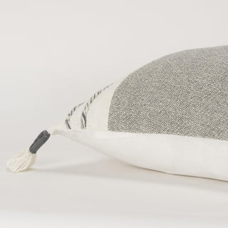 Rizzy Pillows T19624 Grey/White Detail Image