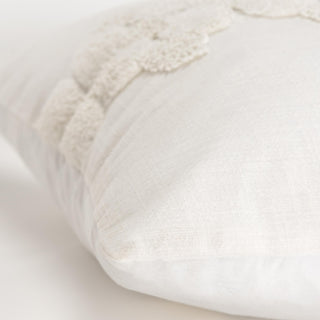 Rizzy Pillows T19661 Ivory Corner Image