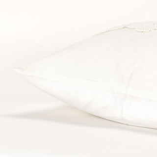 Rizzy Pillows T19661 Ivory Detail Image