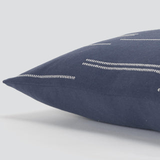 Rizzy Pillows T19675 Blue Detail Image