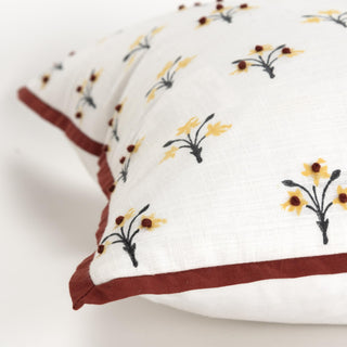 Rizzy Pillows T19719 Ivory Corner Image