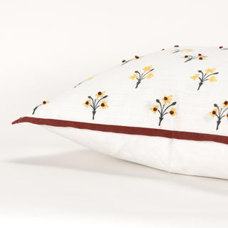 Rizzy Pillows T19719 Ivory Detail Image