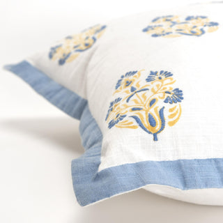 Rizzy Pillows T19720 Ivory Corner Image